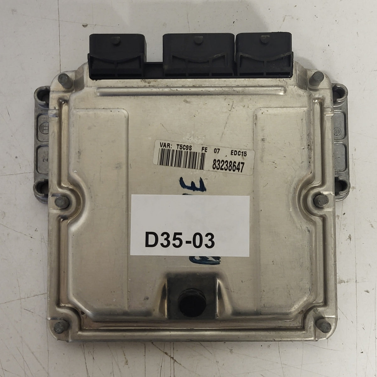 PEUGEOT CITROEN 2.0 HDI ECU / 0281011081 / 9647472780 / EDC15C2 / 9646850580 / BOSCH - D35-03 - 3