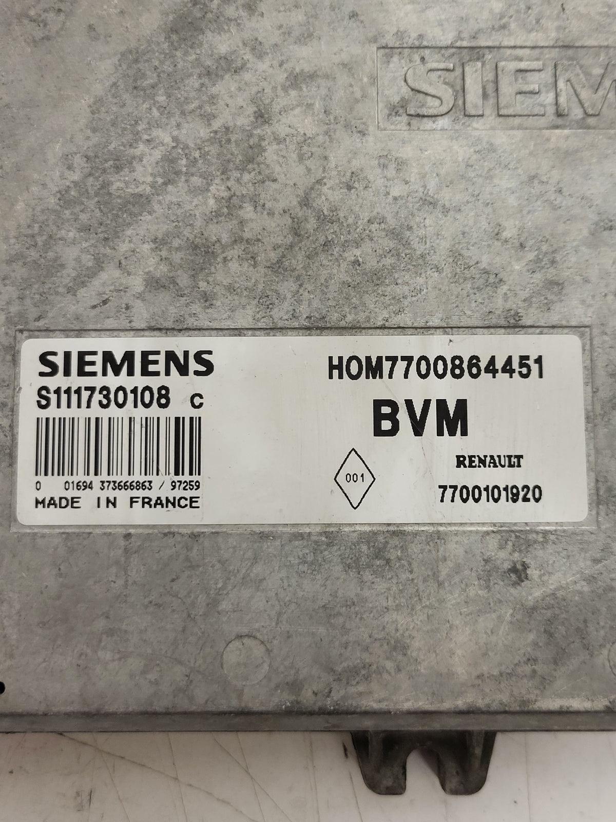 Renault ECU / S111730108C / HOM7700864451 / 7700101920 / S111730108 / SIEMENS - D35-24 - 2