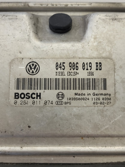 VW SEAT ECU / 045906019BB / 0281011074 / BOSCH - D36-04 - 2