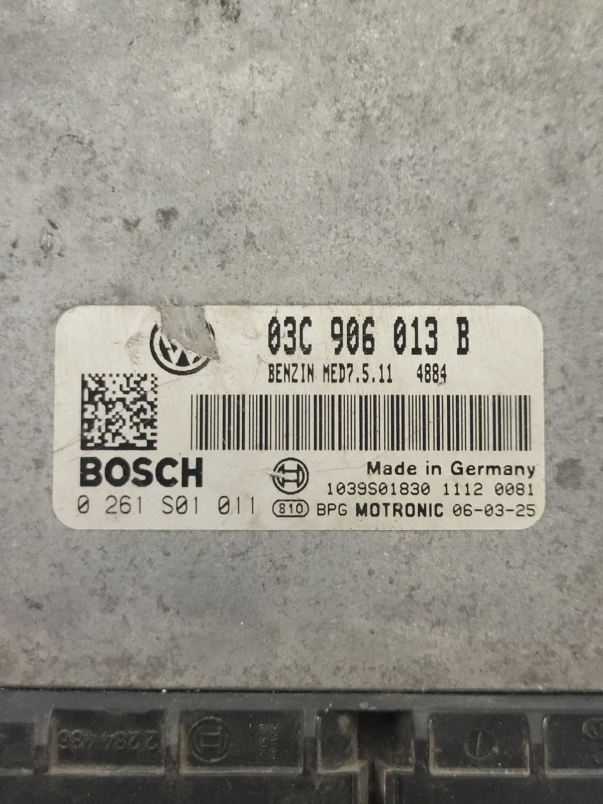 VOLKSWAGEN ECU / 03C906013B / 0261S01011 / 03C906013 / MED7.5.11 / BOSCH - D36-22 - 2