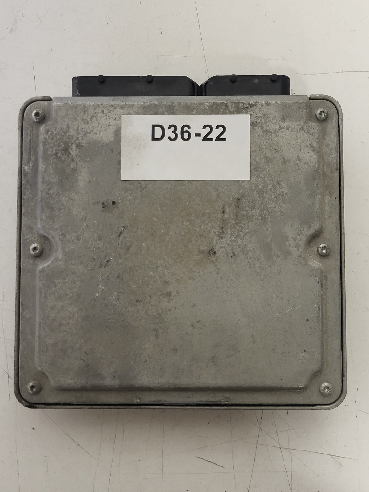 VOLKSWAGEN ECU / 03C906013B / 0261S01011 / 03C906013 / MED7.5.11 / BOSCH - D36-22 - 3