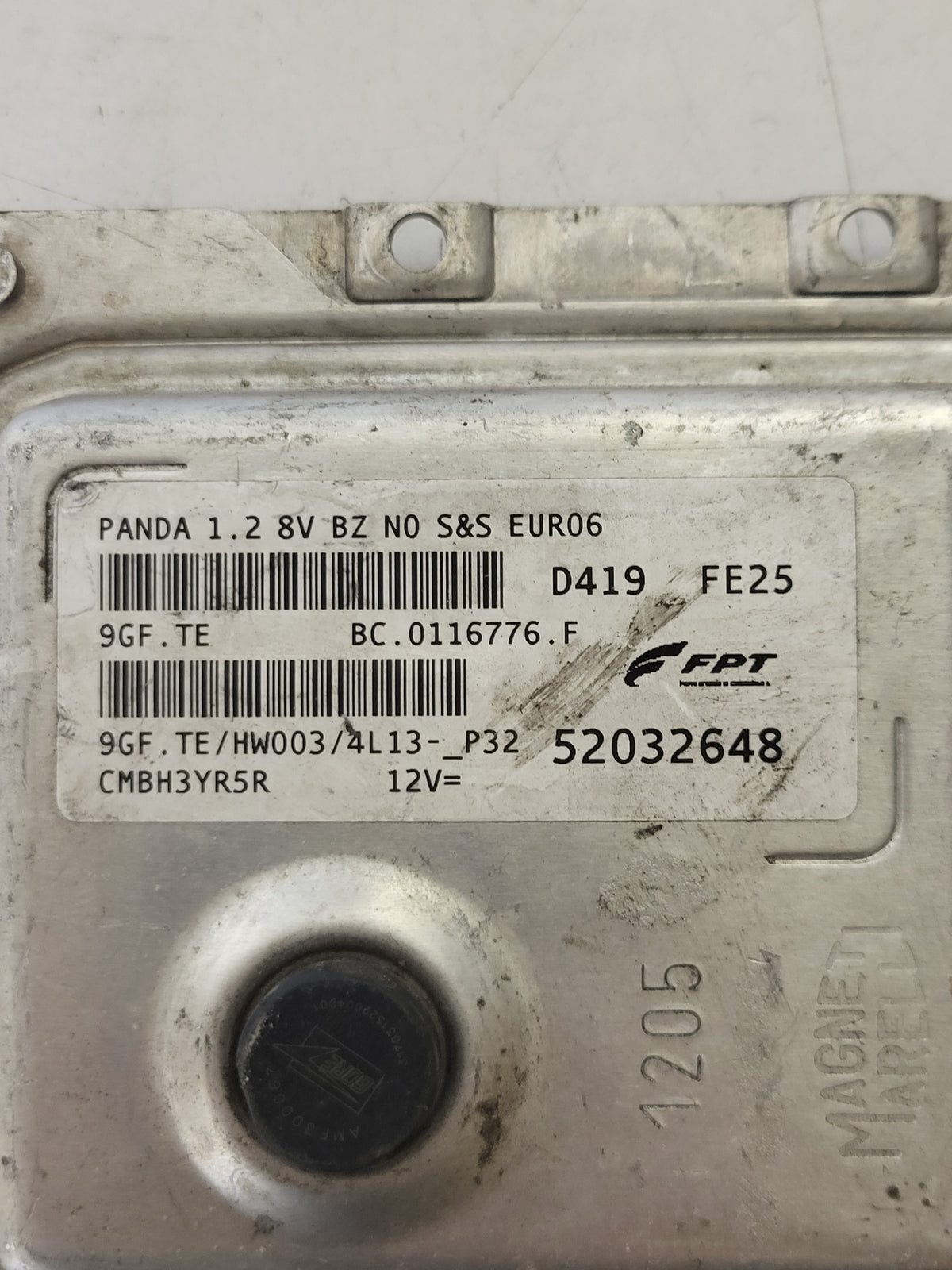 FIAT PANDA 1.2 8V EURO6 ECU / 52032648 / 9GF.TE / HW003 / FPT - D36-24 - 2