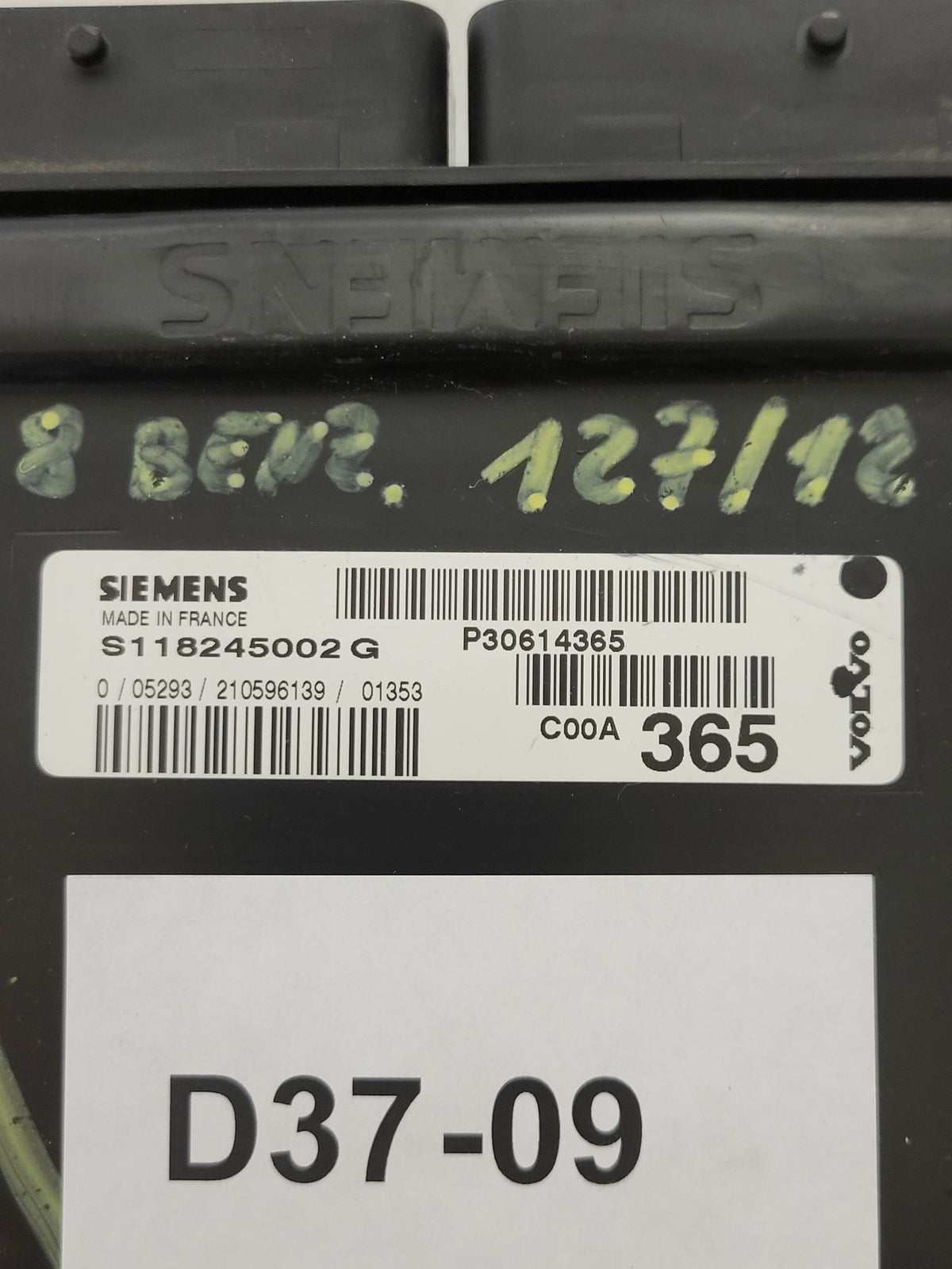 VOLVO ECU / S118245002 / S118245002G / P30614365 / SIEMENS - D37-09 - 2