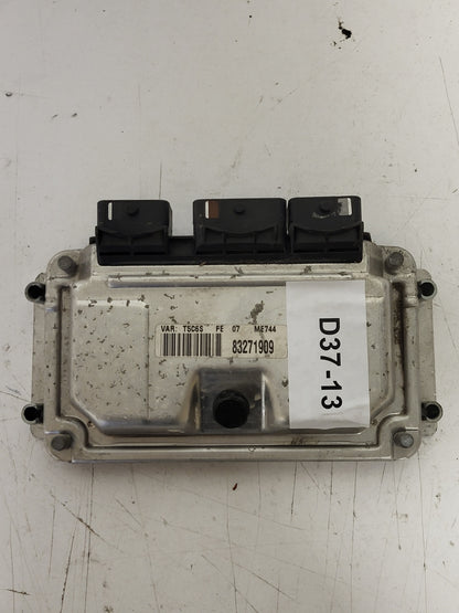 PEUGEOT 307 ECU / 0261206943 / 9638765680 / 9645733380 / ME7.4.4. / BOSCH - D37-13 - 3