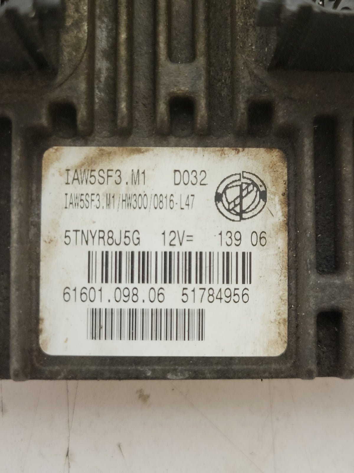 FIAT GRANDE PUNTO ECU / IAW 5SF3.M1 / 51784956 / 61601.098.06 HW300 - D37-22 - 2
