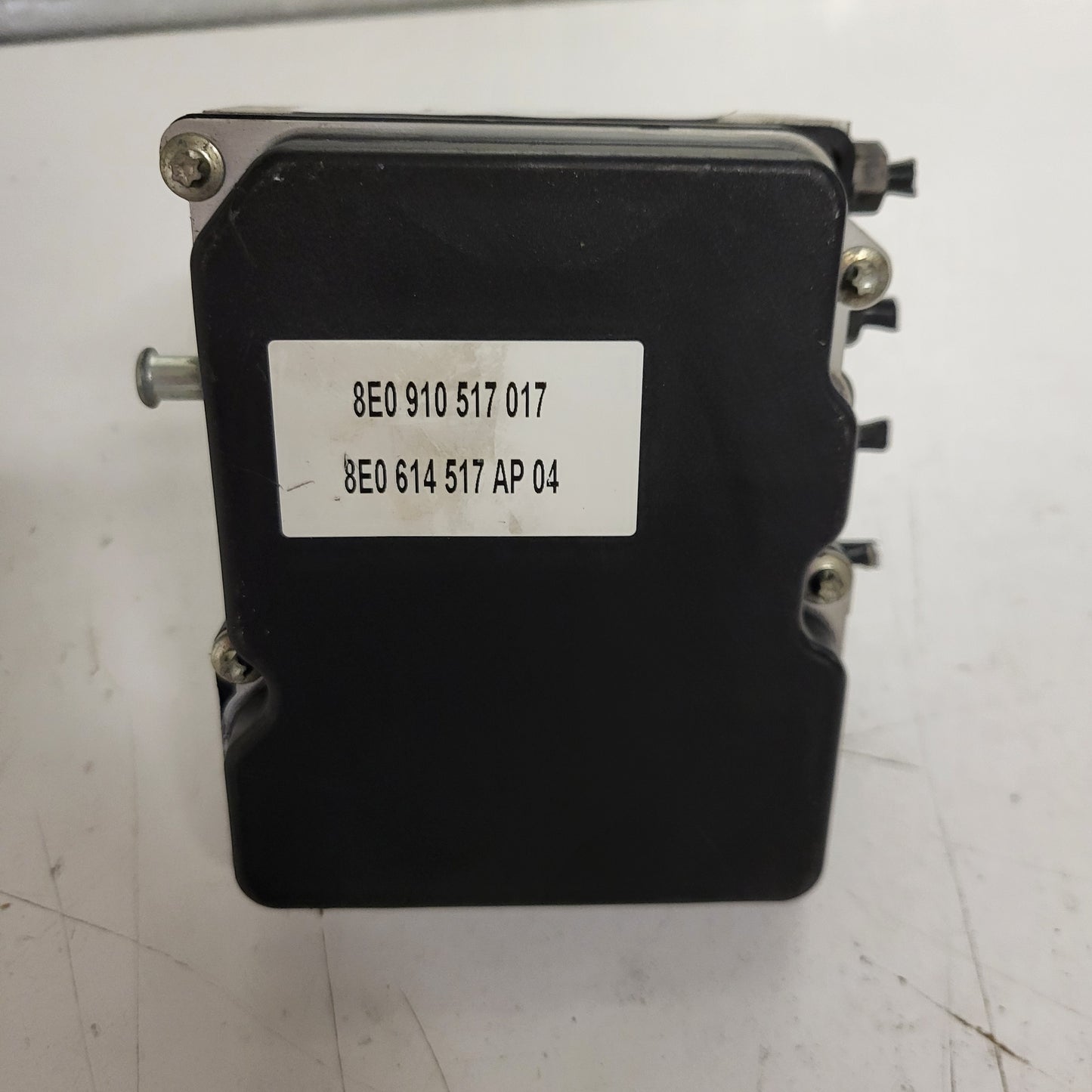 AUDI A4 B8 ABS PUMP MODULE / 8E0614517AP / 0265234108 / BOSCH