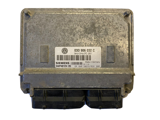 VW POLO ECU / 03D906032C / 5WP40124 / 5WP4012405 / SIEMENS-