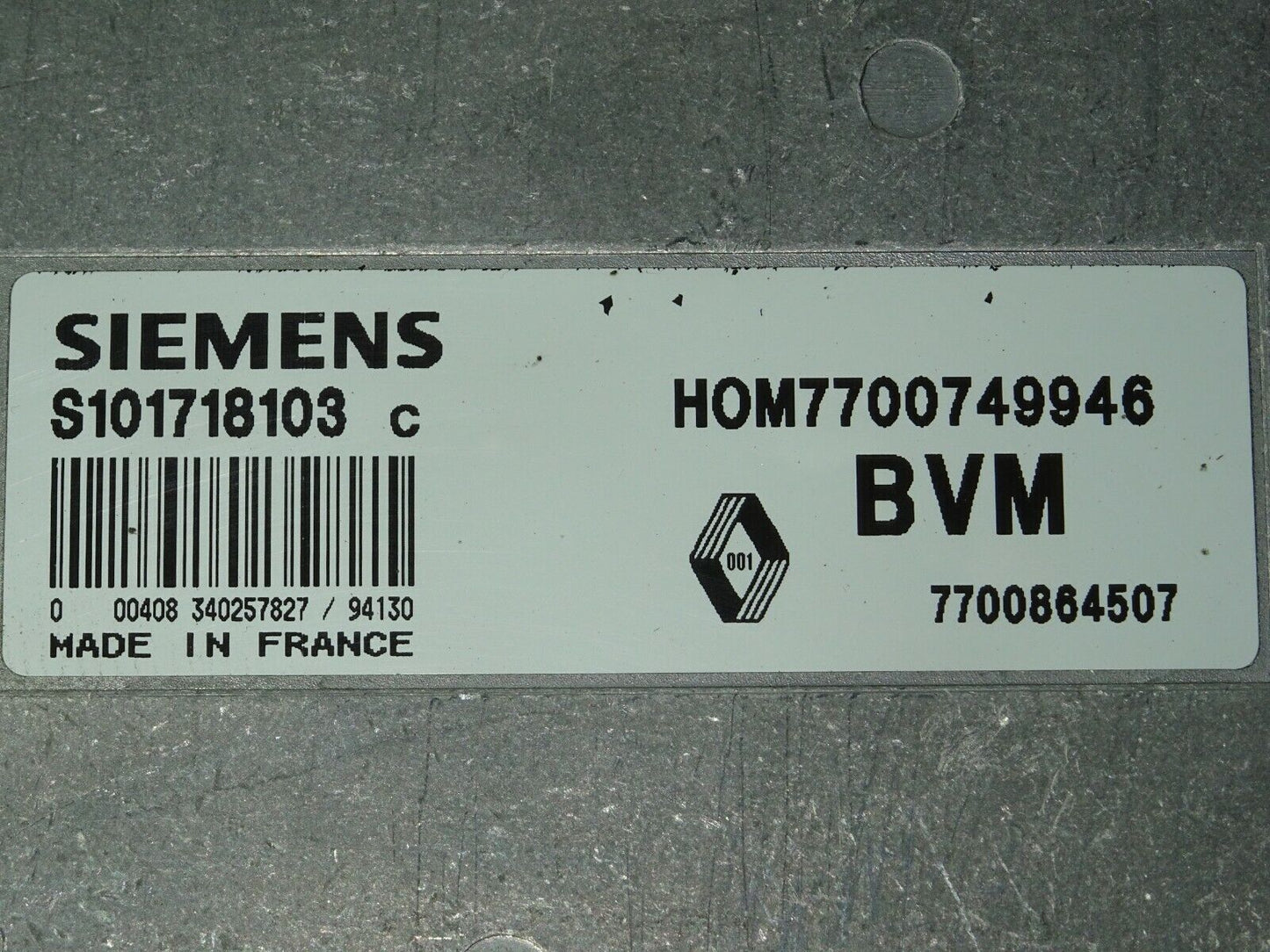 Renault 19 ECU / S101718103 / HOM 7700749946 / 7700864507 / SIEMENS -